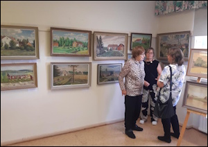 Tarnalalaisen Eino Nokelaisen maalaamia kyl�maisemia, rakennuksia ja muotokuvia k�sitt�v��n n�yttelyyn oli saatu varsin edustava kokoelma tauluja yli 50 kpl.