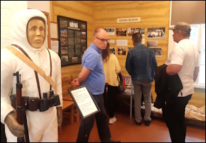 Kollaa ja Simo H�yh� -museossa tutustuttiin Kollaan taisteluihin ja maailman parhaan tarkka-ampujan saavutuksiin talvisodassa sek� Miettil�n entiseen varuskunta-alueeseen.